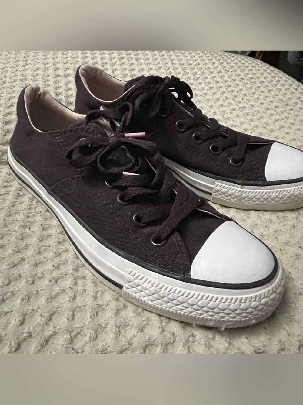 Converse Low-Top Canvas Sneakers in plum size 8.5